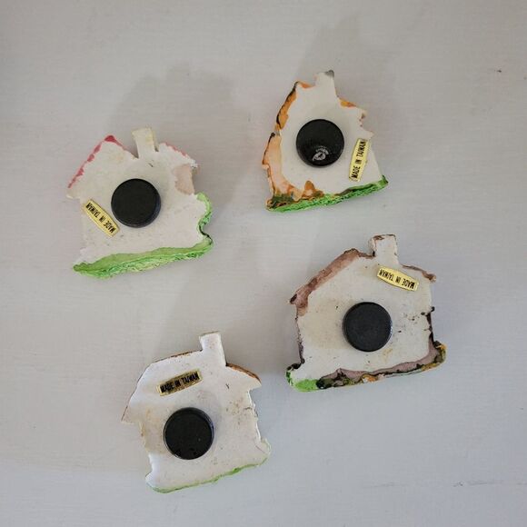 VINTAGE ✨️ (4) Miniature Ceramic House Magnet Set - Picture 2 of 3